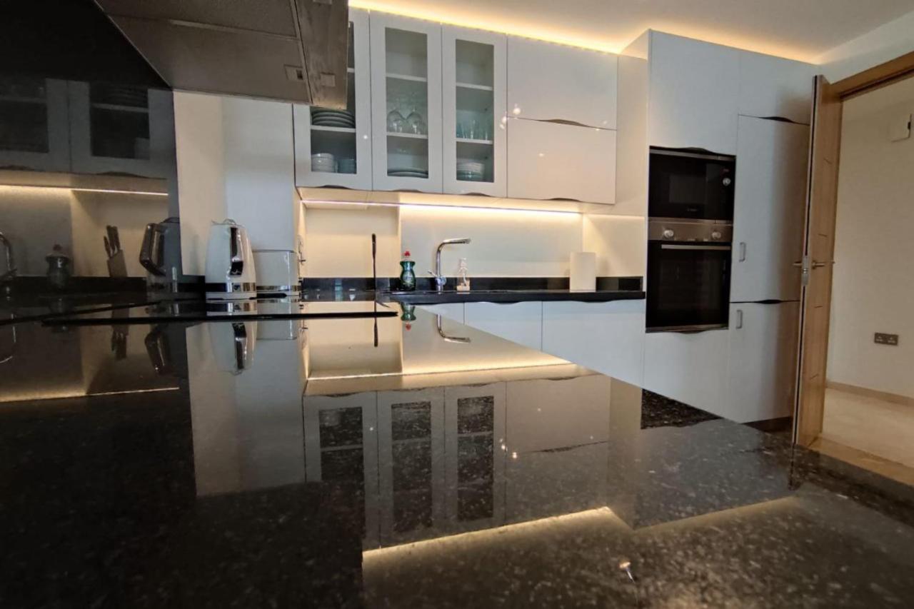 Seaside Serenity Oasis - High Floor - Stunning Views Gibilterra Esterno foto